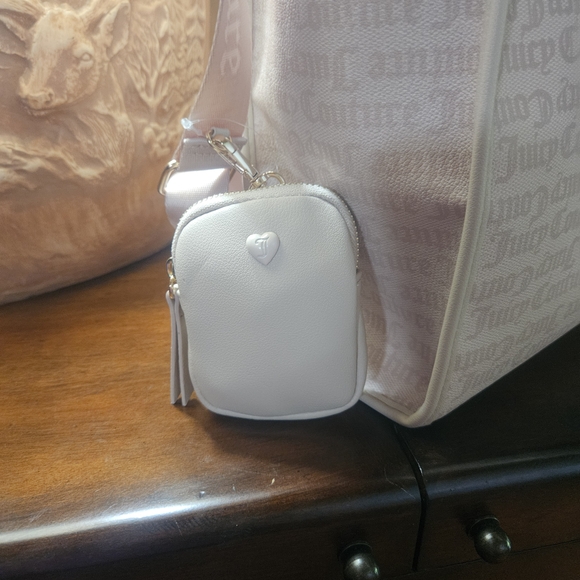 Juicy Couture Cream Large Tote Bag - Picture 3 of 10